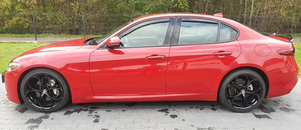 Alfa Romeo Giulia cena 115900 przebieg: 19000, rok produkcji 2022 z Warszawa małe 562